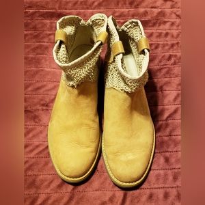 Timberland Tan Leather Pull-on Booties sz 7.5 EUC